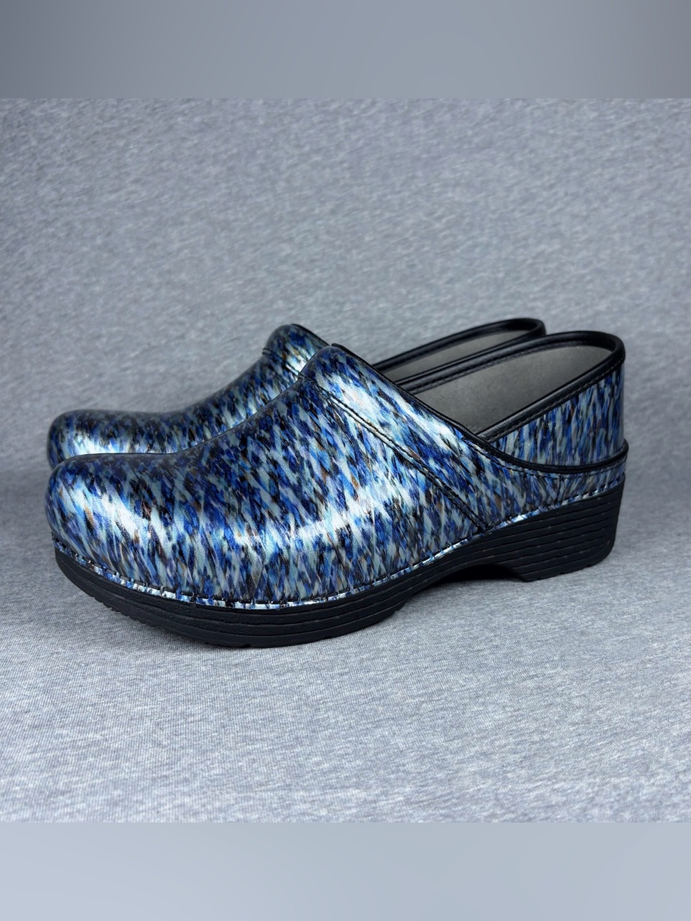 Dansko Women's LT Pro Nurse Clogs Blue Waves Patent Leather Size 40 9.5/10
